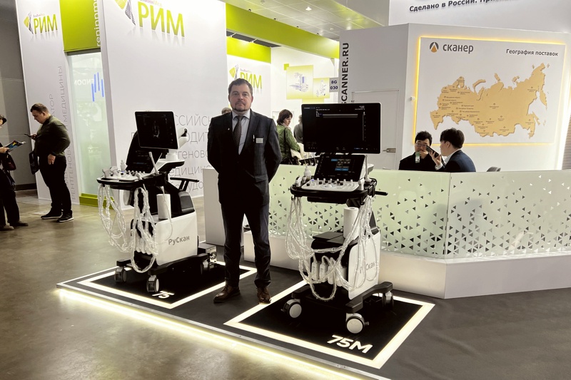 Ведущий врач-консультант НПО «СКАНЕР» Роман Кленов и инновационные ультразвуковые аппараты РуСкан 75 и РуСкан 75М